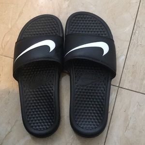 US size 5 men 7.5 women Nike black slides